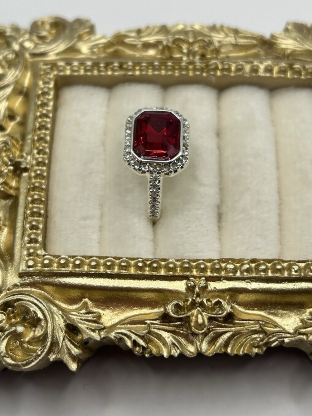 AVON Ring Size 6 Silver Tone Red Deco With Box Jewelry Christmas Holidays Gift - Picture 8 of 12